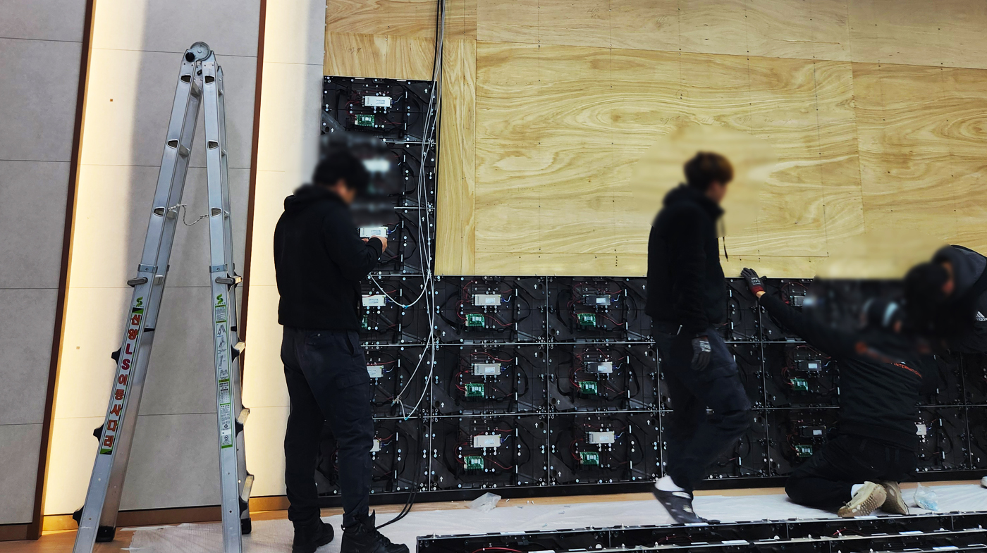 08_안양 새마을금고 무대LED(리터치) copy.jpg